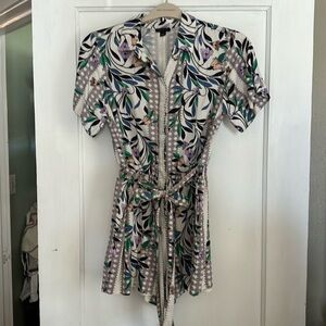 Ann Taylor floral romper. Tie waste, elastic back. Size 6.